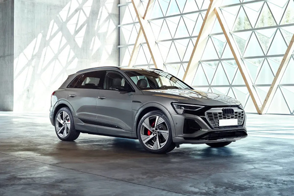 Audi Q8 e-tron Front Left Side
