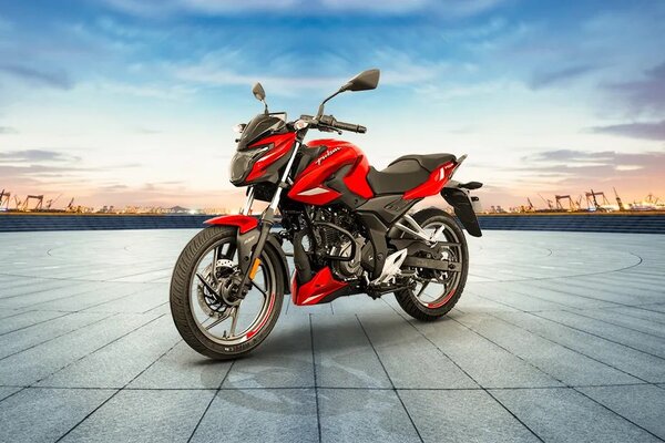 Bajaj Pulsar P150 [2022-2025] Front Left View