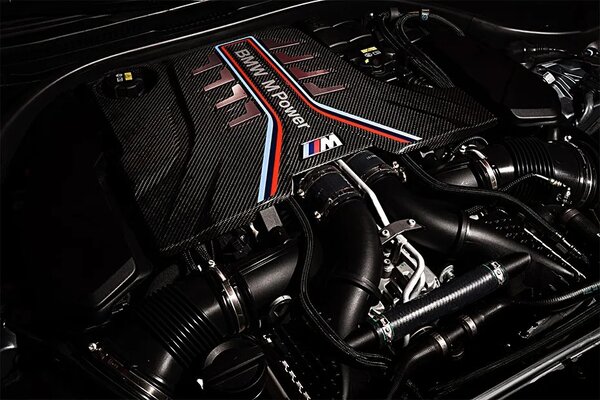 BMW M5 Engine