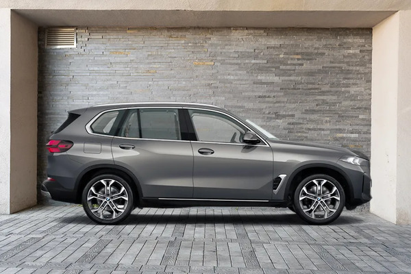 BMW X5 Right Side View