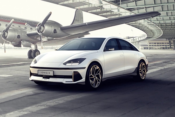 Hyundai IONIQ 6 Hyundai IONIQ 6 Front Left Side