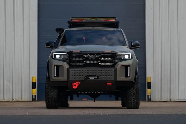 Mahindra Global Pik Up Front View