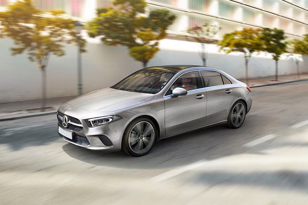 Mercedes-Benz A-Class Limousine Front Left Side