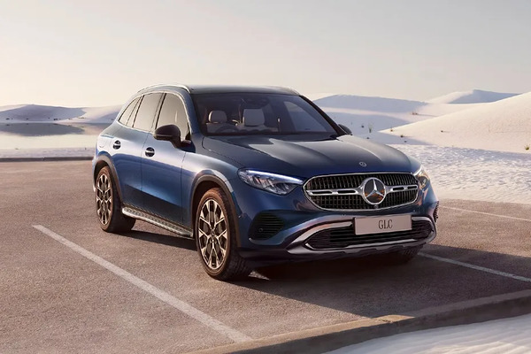 Mercedes-Benz GLC Front Left Side