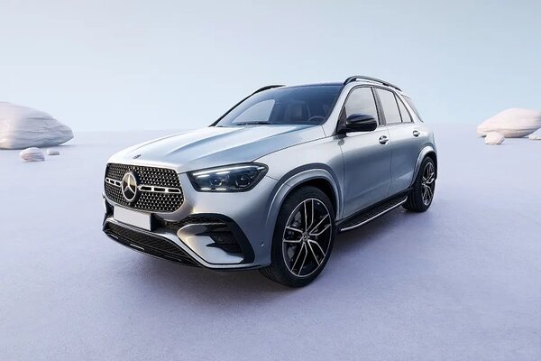 Mercedes-Benz GLE Front Left Side