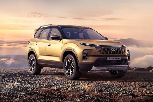 Tata Safari Front Left Side