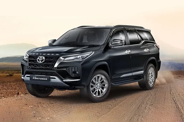 Toyota Fortuner Front Left View
