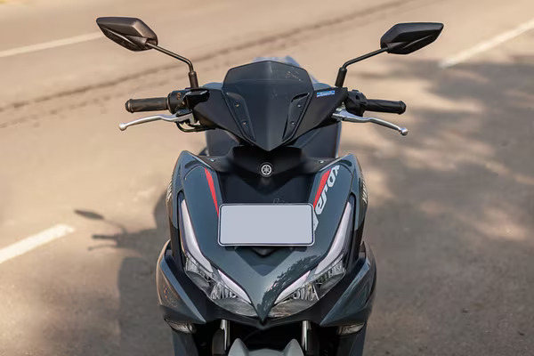 2022 Yamaha Aerox 155 specifications and pictures