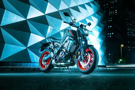 Yamaha MT-09 Right View