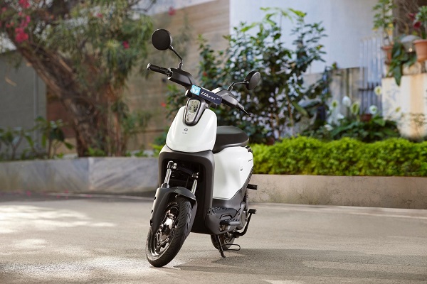 Yulu Wynn Front View